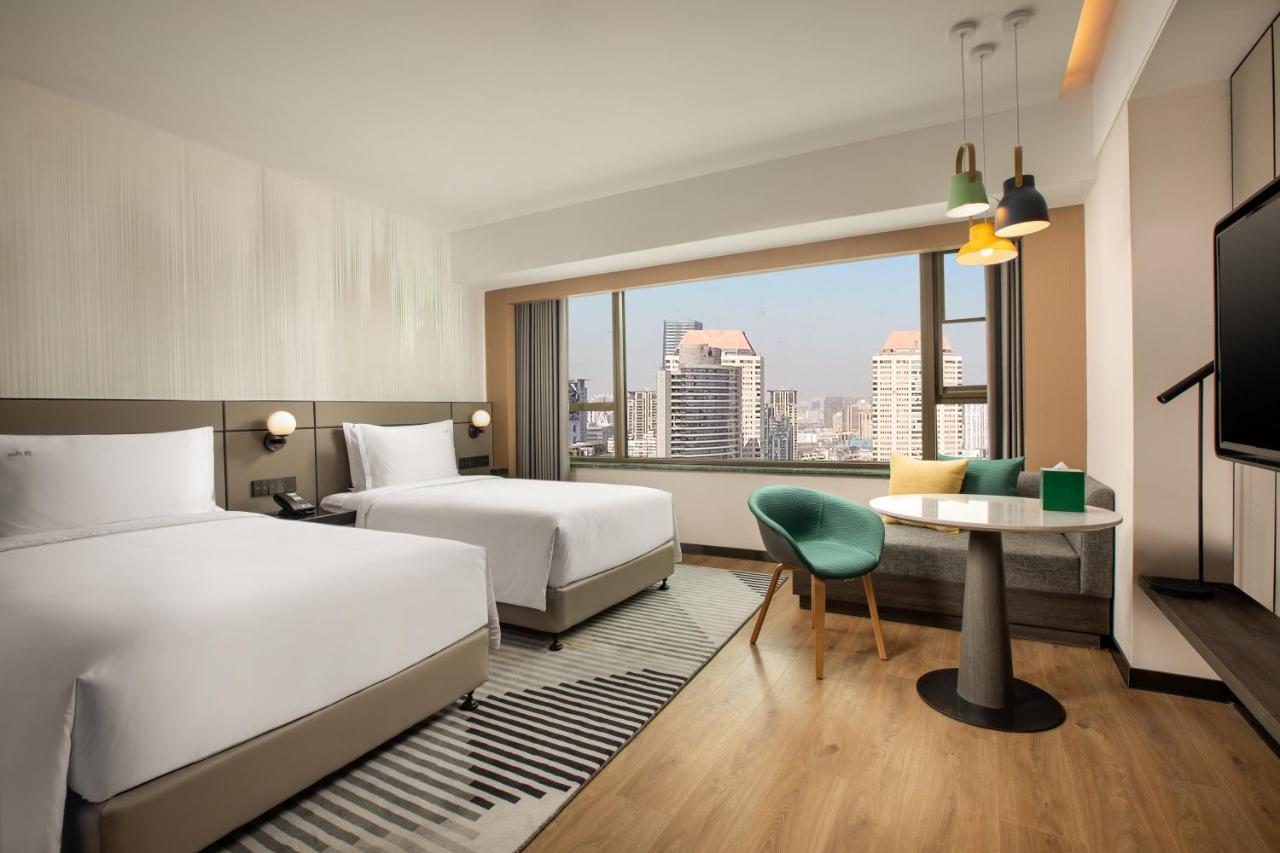 Holiday Inn Shanghai Nanjing Road By Ihg Exterior photo Deluxe Room