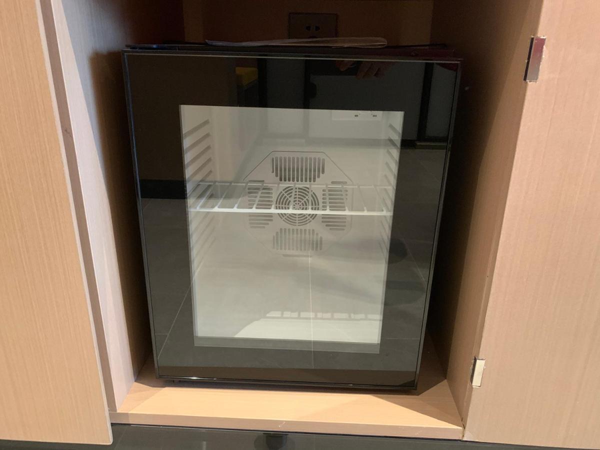 Holiday Inn Shanghai Nanjing Road By Ihg Exterior photo A mini-refrigerator in a hotel room
