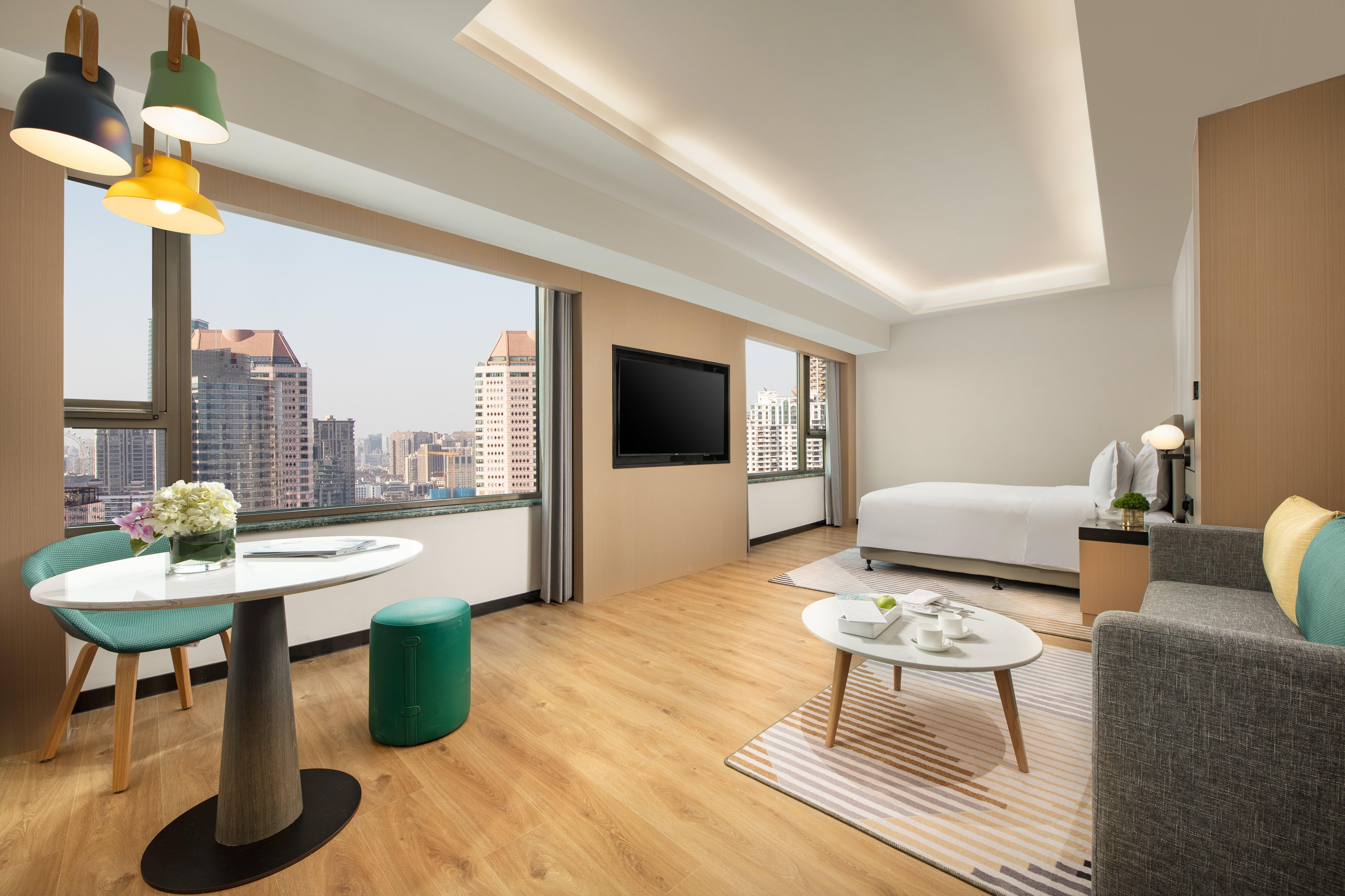 Holiday Inn Shanghai Nanjing Road By Ihg Exterior photo Deluxe Suite