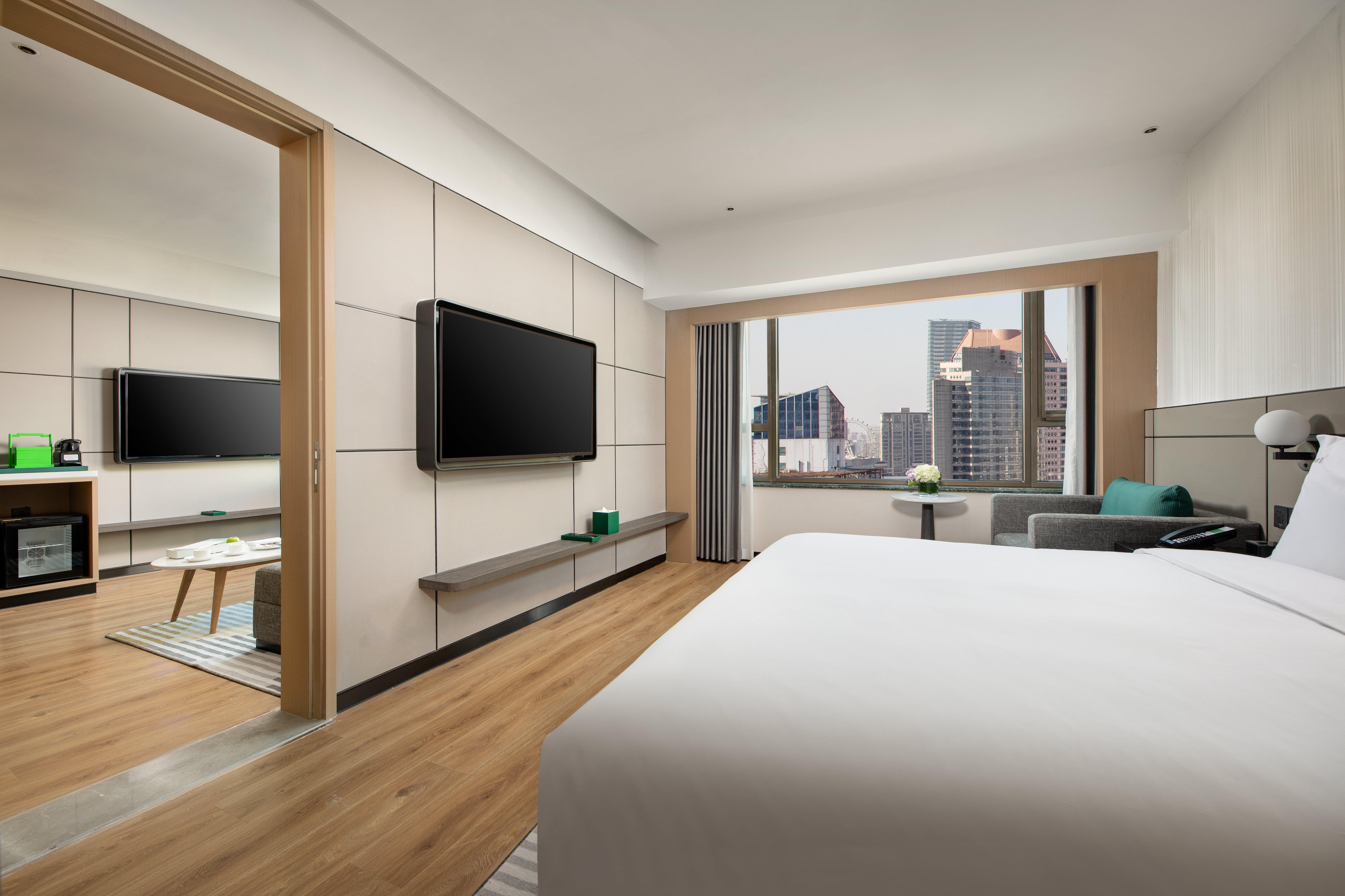 Holiday Inn Shanghai Nanjing Road By Ihg Exterior photo Deluxe Suite