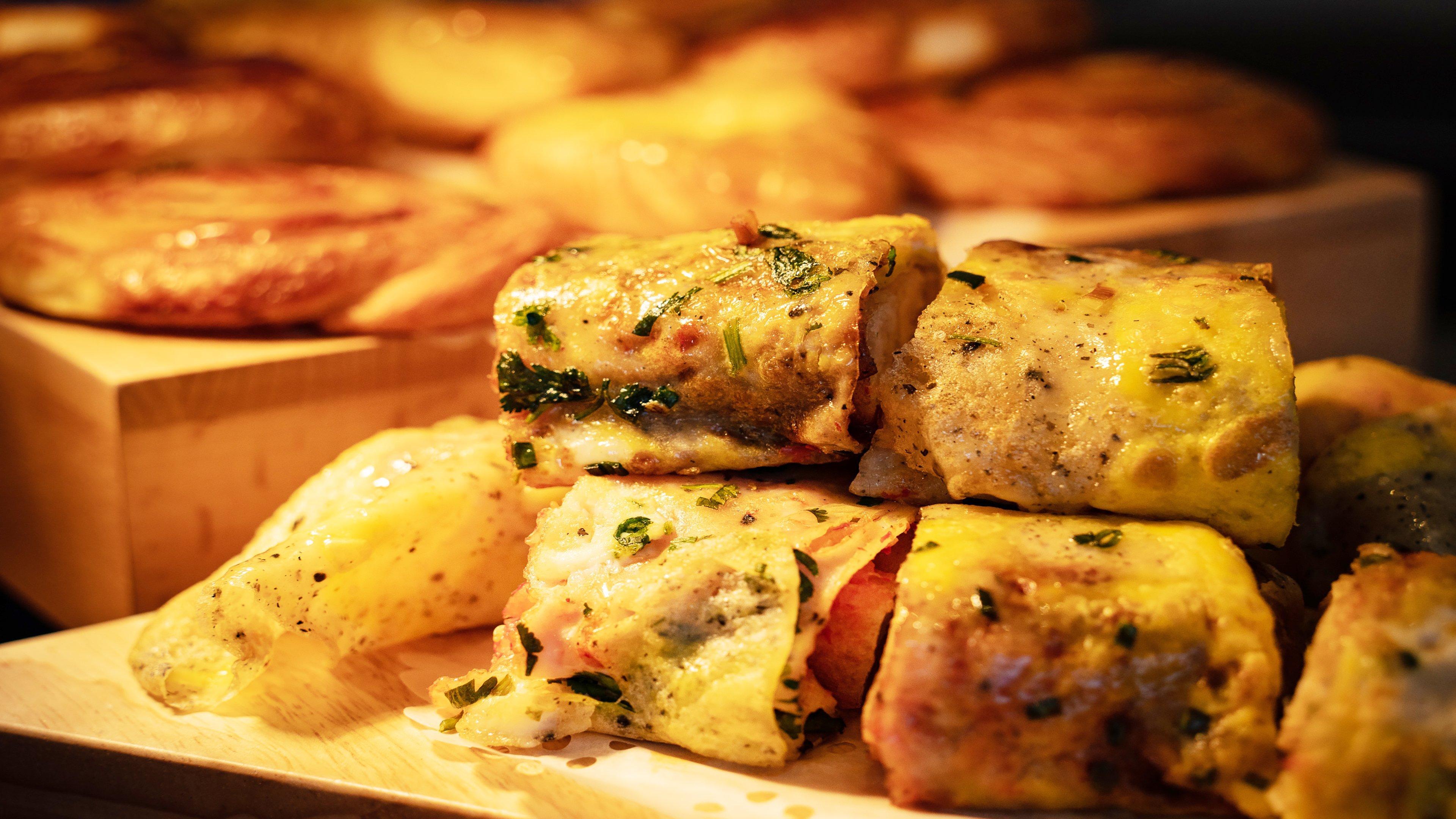 Holiday Inn Shanghai Nanjing Road By Ihg Exterior photo A dish of chicken and potatoes