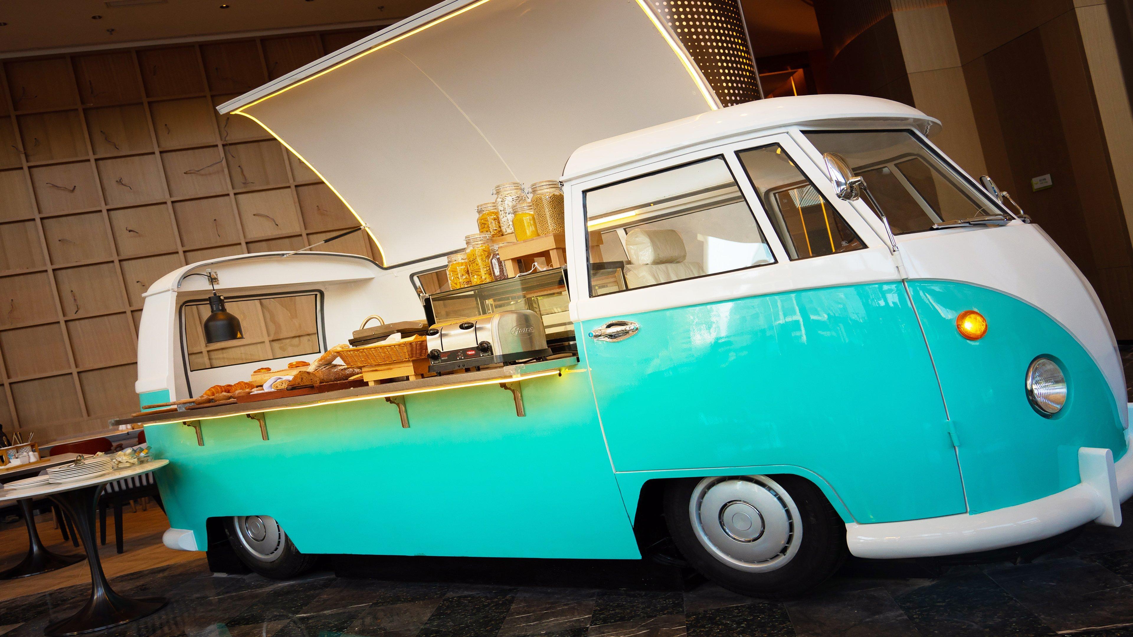Holiday Inn Shanghai Nanjing Road By Ihg Exterior photo Volkswagen food truck