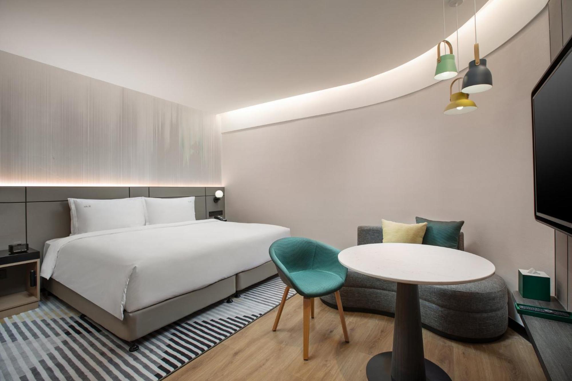 Holiday Inn Shanghai Nanjing Road By Ihg Exterior photo