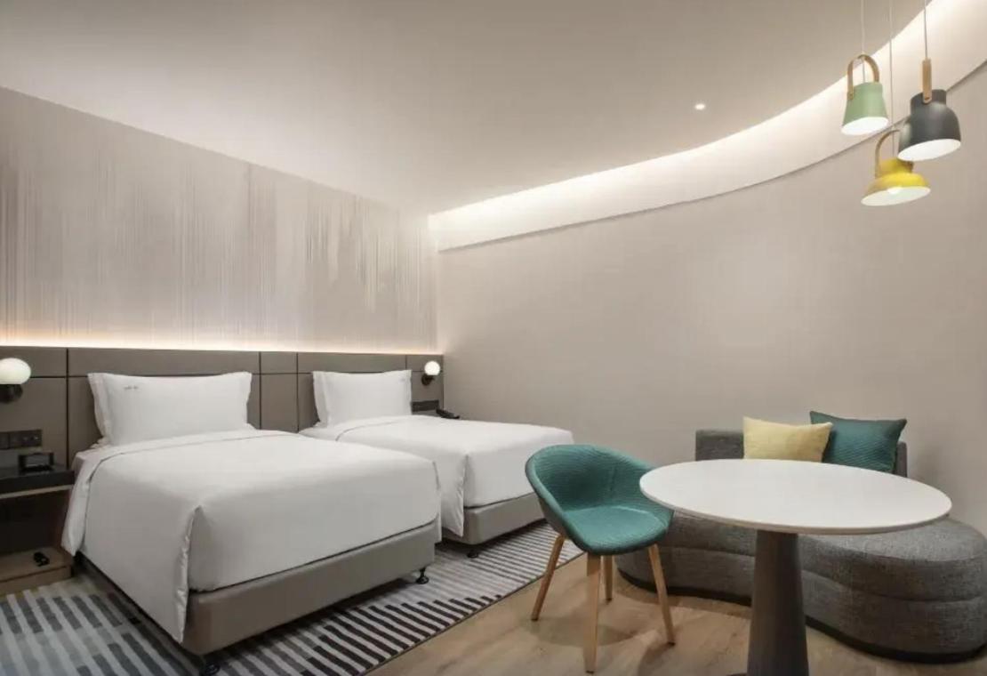 Holiday Inn Shanghai Nanjing Road By Ihg Exterior photo Deluxe Room