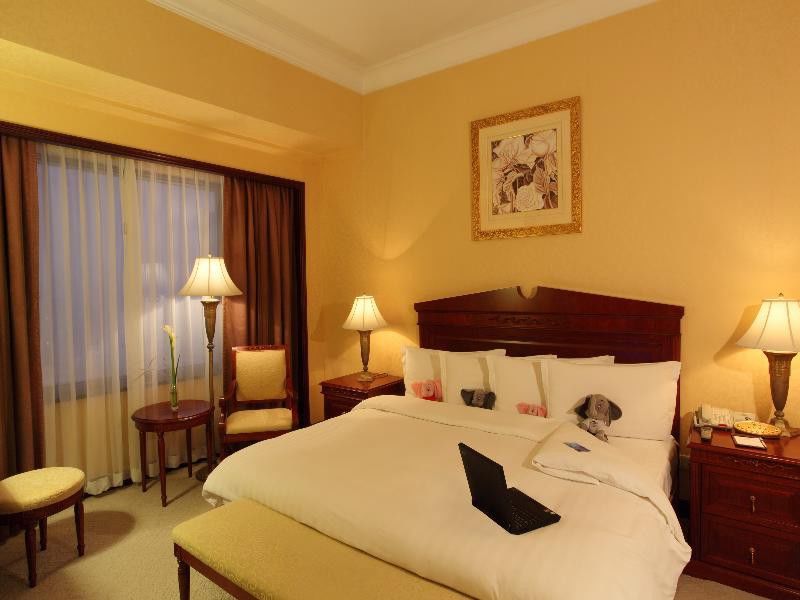Holiday Inn Shanghai Nanjing Road By Ihg Room photo A bedroom at the hotel