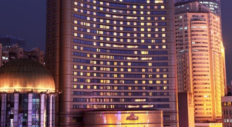 Holiday Inn Shanghai Nanjing Road By Ihg Exterior photo The hotel at night
